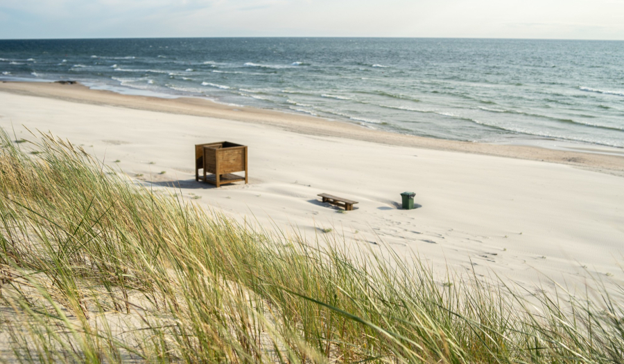 Hotele nad morzem przy plaży – jak wybrać idealny nocleg? - grafika